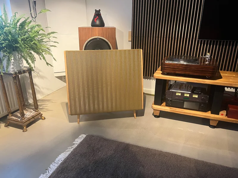 ”Nya” Quad Esl 57 från Musikweidergabe ”Nya” Quad Esl 57 från Musikweidergabe - Kuva 4 / 5