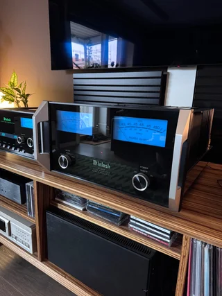 Mcintosh C2300 forforsterker sammen med MC452 effekt