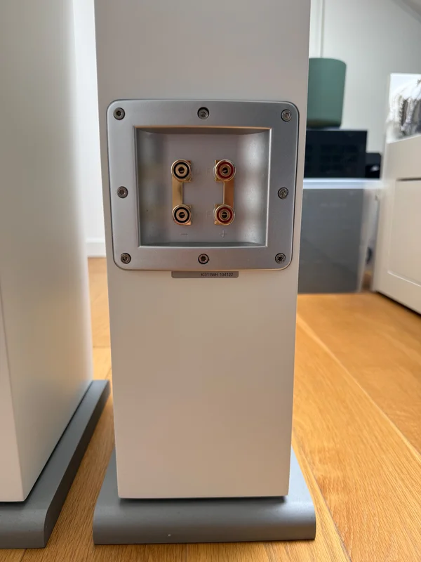 Audiovector Ki3 &ndash; vit &ndash; 2 par / 4 st - Bild 3 av 4
