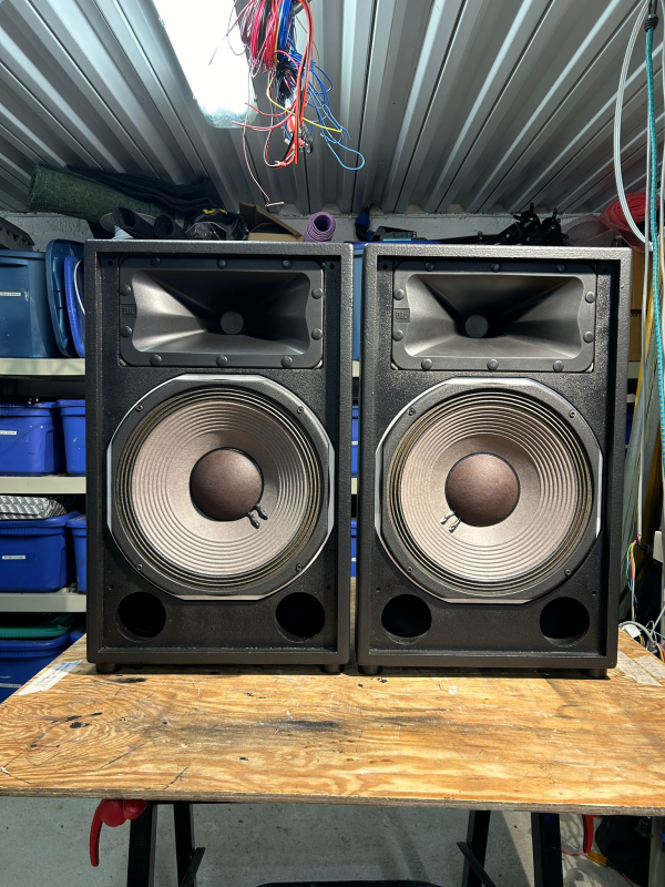 JBL HiFi JBL M2 utmanare till kaffepris med Crown förstärkare och BSS DSP  - Bild 1 av 4