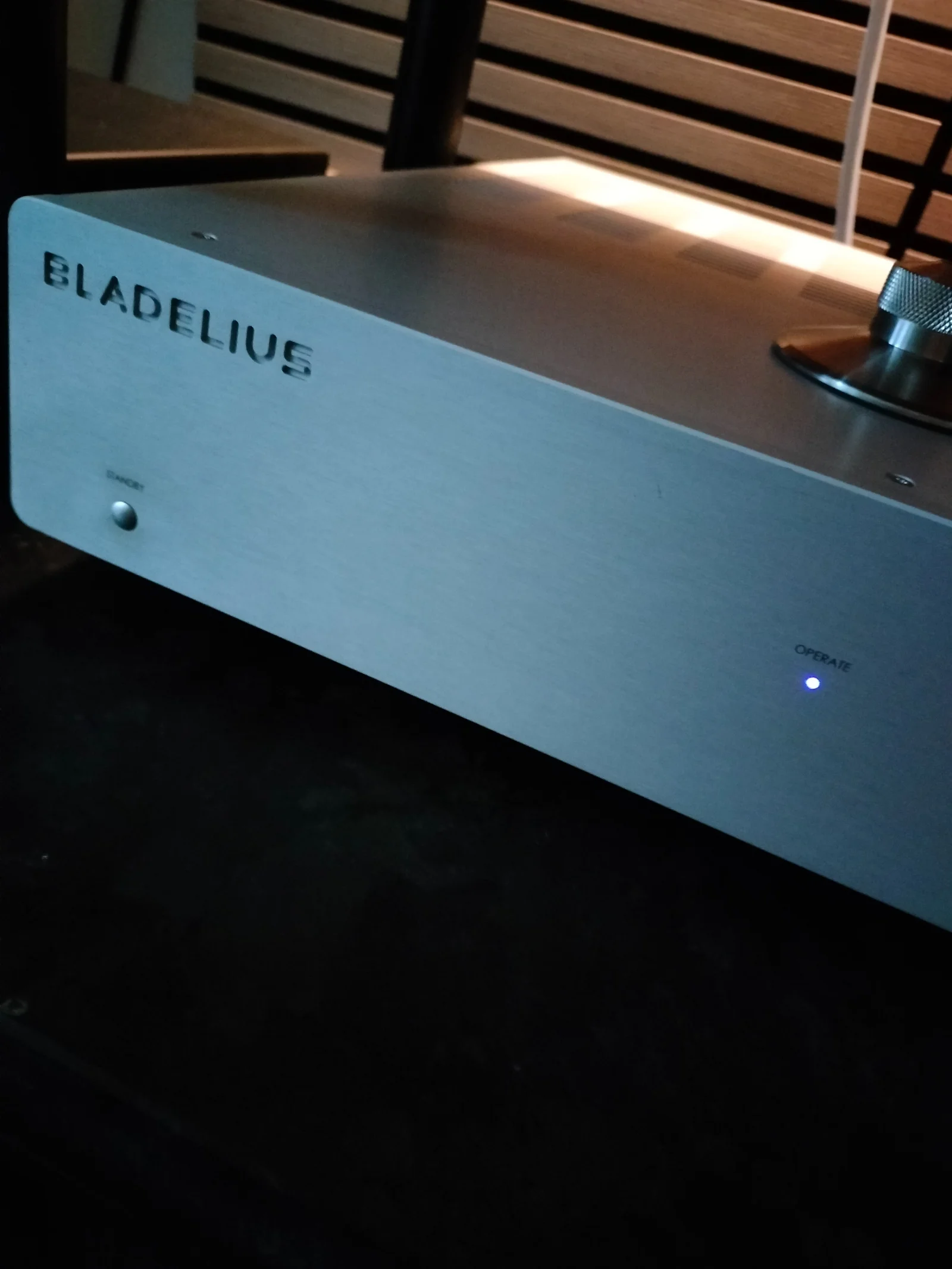 Bladelius Mode klass A – Svenskt High-End Slutsteg – Perfekt skick klass A 2 x 45 watt