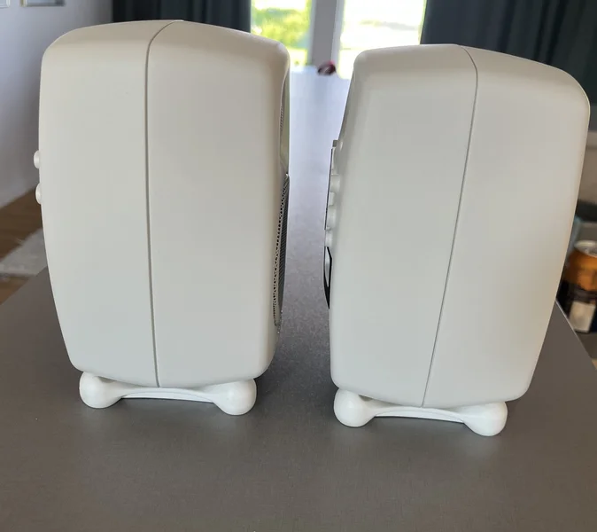 Genelec 6010B &ndash; vitt par i fint skick - Bild 2 av 8
