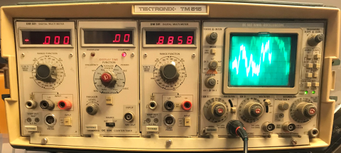 Klassiskt Textronix instrument.
