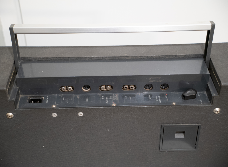 Revox A77 - 2-spårs rullbandspelare i väska med högtalare - Bild 7 av 7