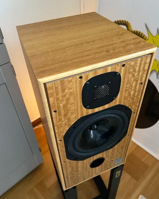 Harbeth HL Compact 7ES-3 + Tonträger Reference Stand 7