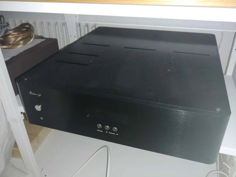 Audio GD R7HEMK2 R2R Dac + LHY OCK-1 10mhz clocker Audio GD R7HEMK2 R2R Dac + LHY OCK-1 10mhz clocker - Bild 1 av 3