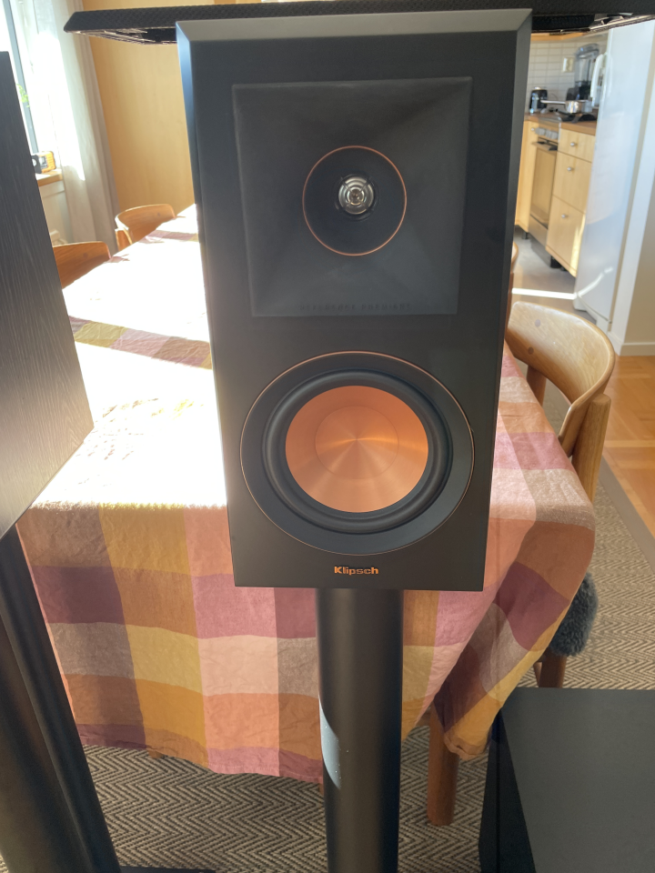 Klipsch RP 500M inklusive stativ