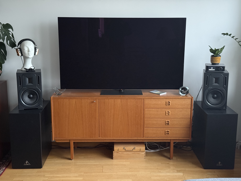 Mäktigt ljudsystem med dubbla subwoofers! - Bild 1 av 5