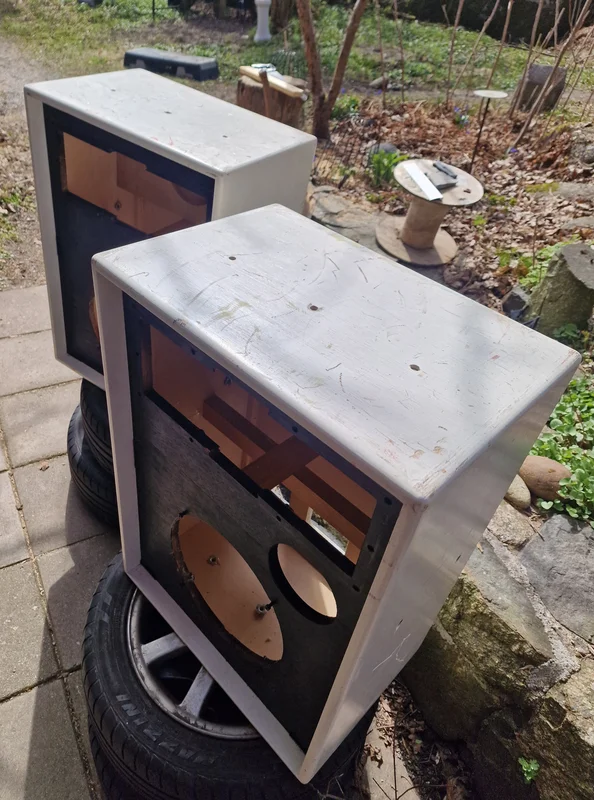 Tv&aring; tomma l&aring;dor 12". - Bild 8 av 8