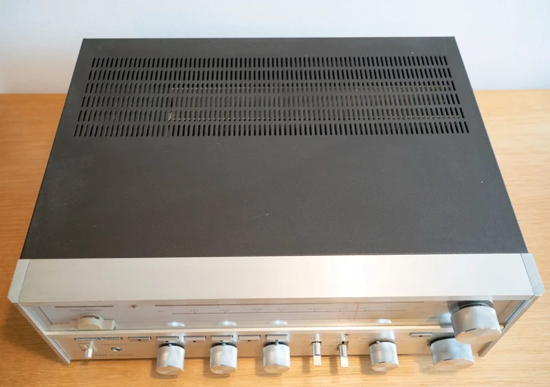 Harman Kardon HK560 AM/FM Solid State Receiver (1979) Harman Kardon HK560 AM/FM Solid State Receiver (1979) - Bild 2 av 5