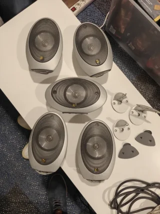 KEF KHT 1005 – Prisbelönt 5.1 Hemmabiosystem med aktiv ... KEF KHT 1005 – Prisbelönt 5.1 Hemmabiosystem med aktiv ...