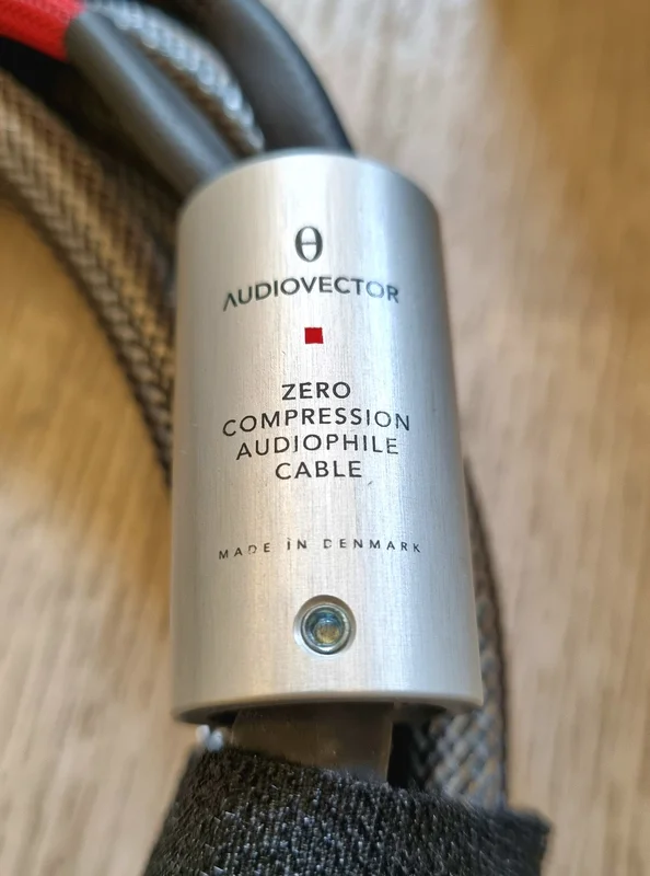 Audiovector R3 Arreté Zero högtalarkabel – toppskick Audiovector R3 Arreté Zero högtalarkabel – toppskick - Bild 5 av 10