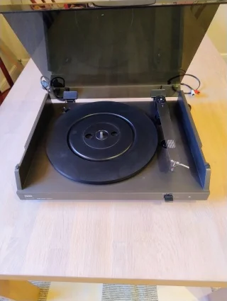 NAD 5120 med platta tonarmen