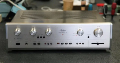 Accuphase E-203