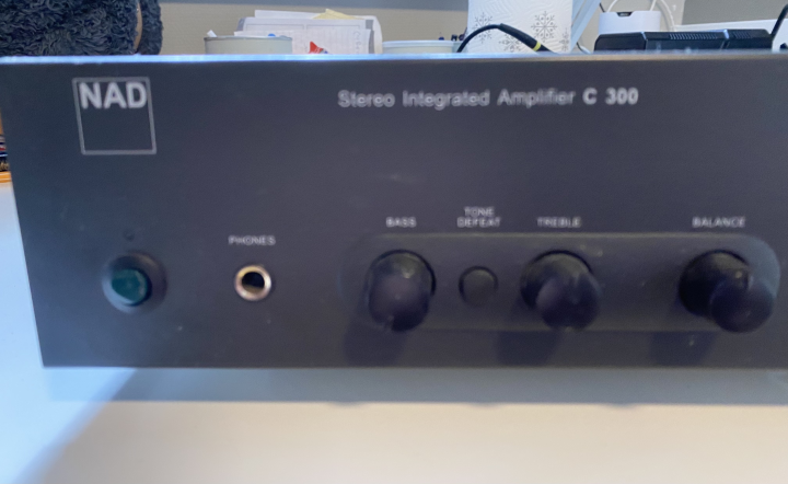 NAD C300 stereoförstärkare