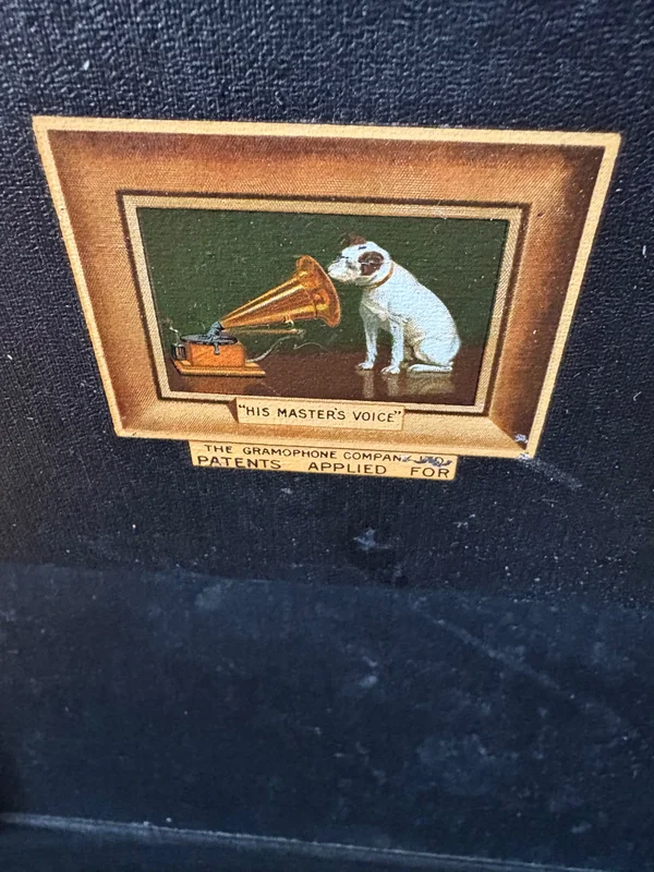 His Masters Voice vevgrammofon (78 varv) i v&auml;ska + stativ - Kuva 2 / 4