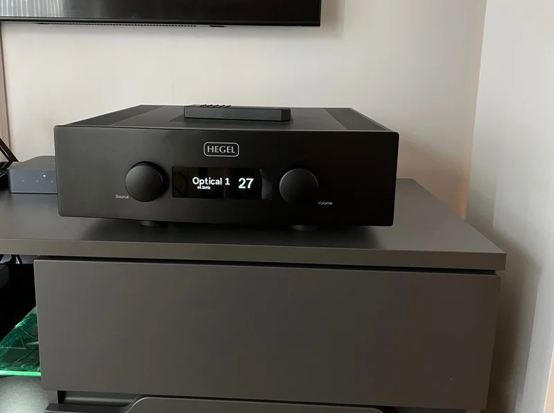 Hegel H390 Integrerad f&ouml;rst&auml;rkare - Bild 1 av 5