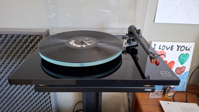 Rega P3 m/Ortofon 2M Bronze Rega P3 m/Ortofon 2M Bronze - Bild 2 av 3