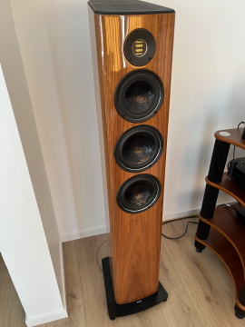 Elac Vela 409