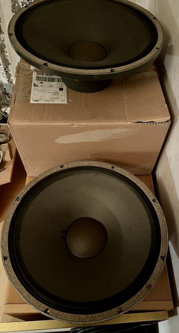 JBL 2220A