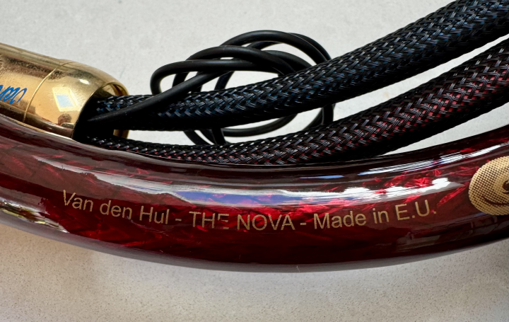 Van Den Hul The Nova 2m.