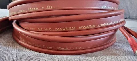 Van Den Hul M.C Magnum Hybrid