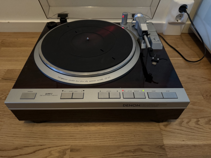 Denon DP-47f helautomatisk skivspelare