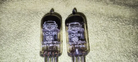 Ett matchat par Mullard ECC81 NOS med koden VF3 B9C3 år...