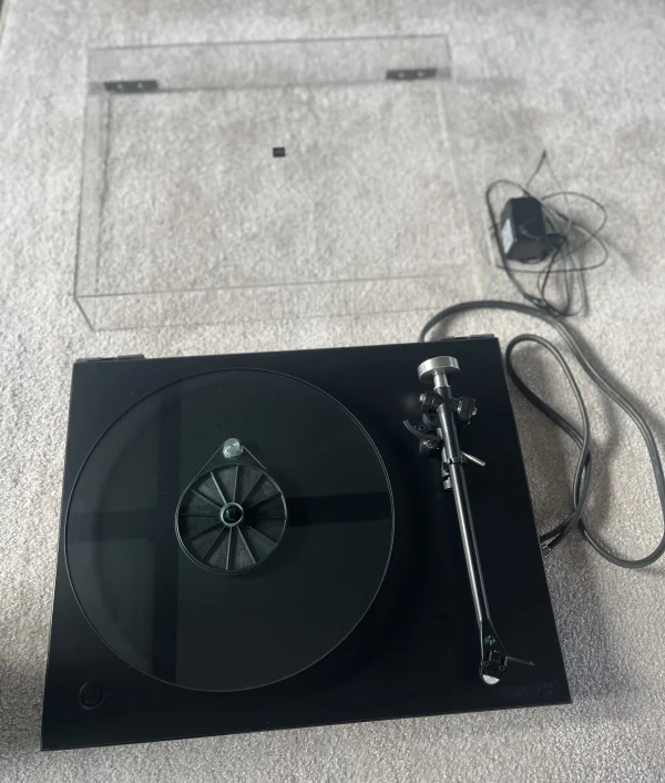 Rega Planar 3 24v Rega Planar 3 24v - Bild 1 av 2