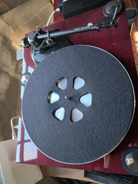 Roksan Xerxes 20 Plus VSC2 motorstyrning + Roksan RIAA + Sara tonarm + Roksan bord - Bild 1 av 2