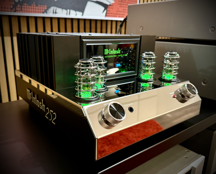 McIntosh MA252 - Kundretur