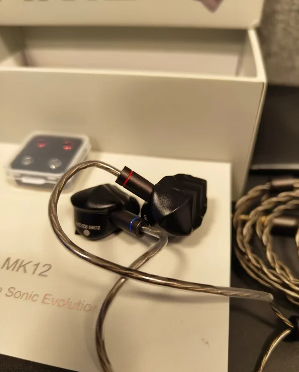Hidizs MK12 &ndash; IEM med musikalisk &amp; engagerande tuning &ndash; Komplett - Billede 2 af 4