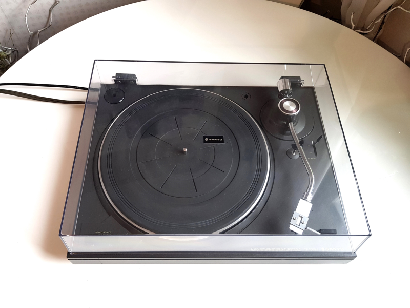 SANYO TP 1005U Semiatomatisk Skivspelare - Bild 2 av 9