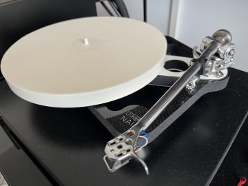 Rega NAIA - almost new