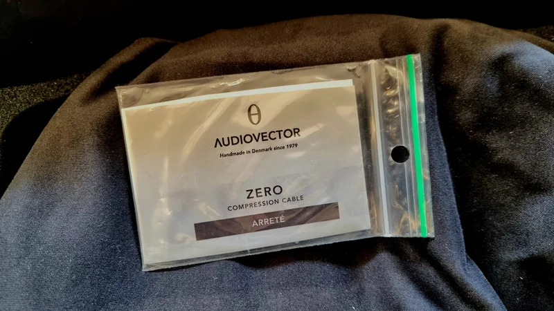 Audiovector R3 Arreté Zero högtalarkabel – toppskick Audiovector R3 Arreté Zero högtalarkabel – toppskick - Bild 9 av 10