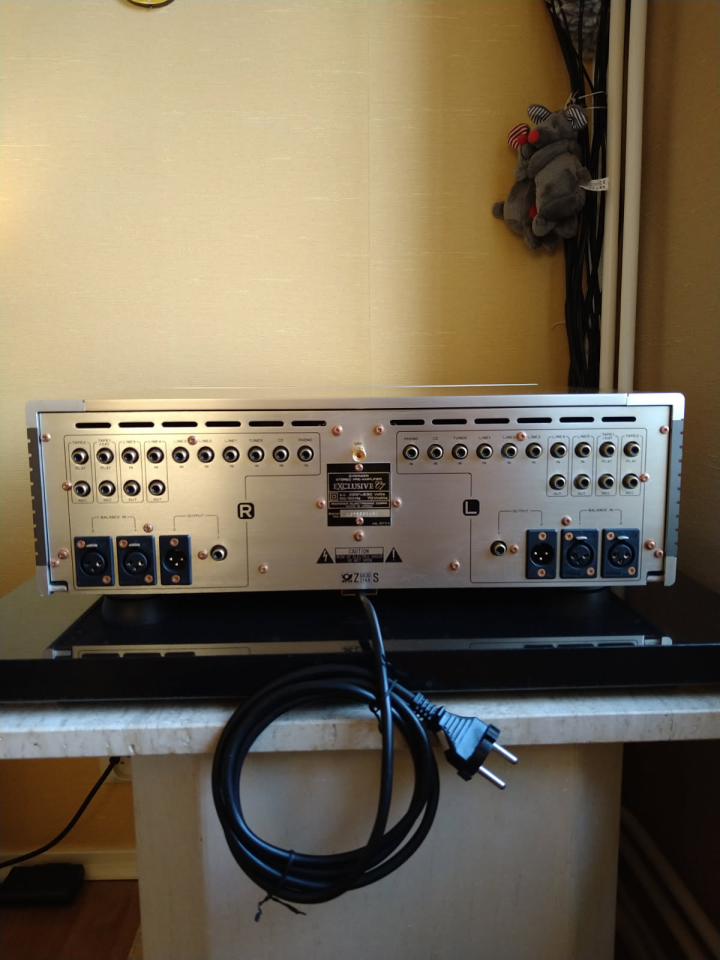 PIONEER EXCLUSIVE C7