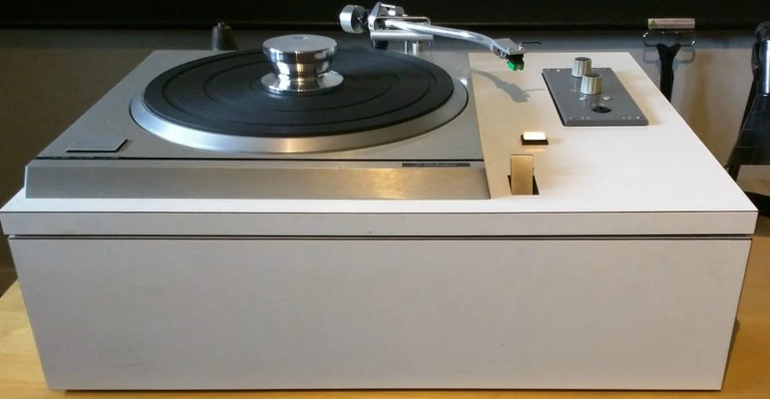 S&ouml;ker en reservdelsmaskin, Technics skivspelare SP10 mk2 - Bild 2 av 2