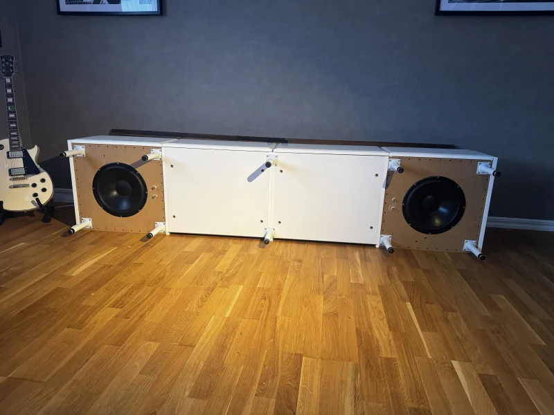 Stereob&auml;nk med subwoofers  - Bild 5 av 6