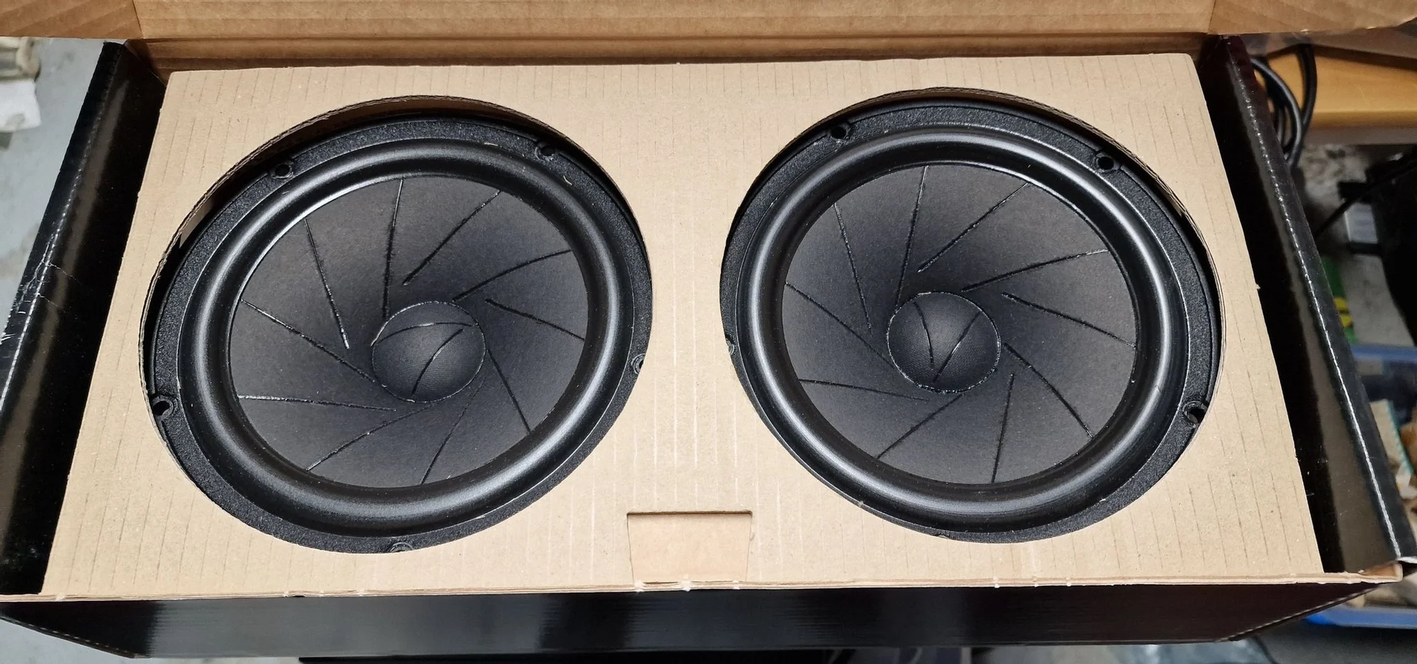 Scan-Speak Revelator 18M/8631T00 samt 12M/4631G00 samt diskanten R2904-700000