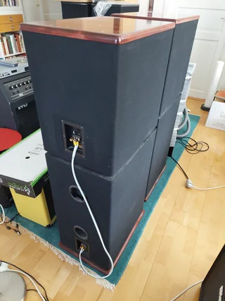 Von  SCHWEIGERT  RESEARCH  VR - 4     stereoh&ouml;gtalare