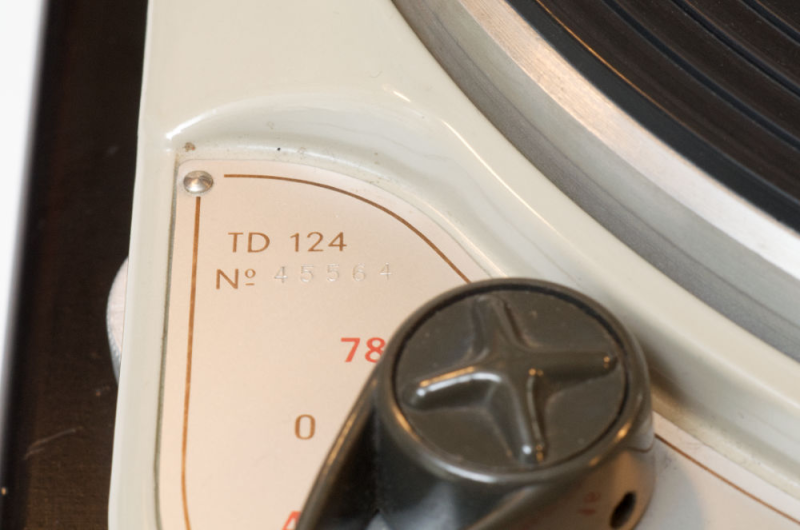 A fully restored Thorens TD-124 mk1, with an early SME 3012 series II - Bild 5 av 12
