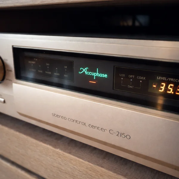 Accuphase C-2150 AAVA preamp Accuphase C-2150 AAVA preamp - Bild 2 av 3