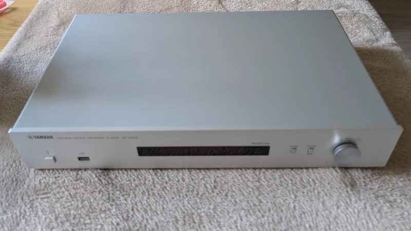 Yamaha NP-303 Yamaha NP-303 - Bild 2 av 5