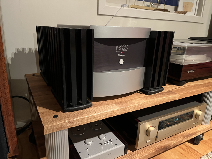 Sökes slutsteg Mark Levinson alt Krell