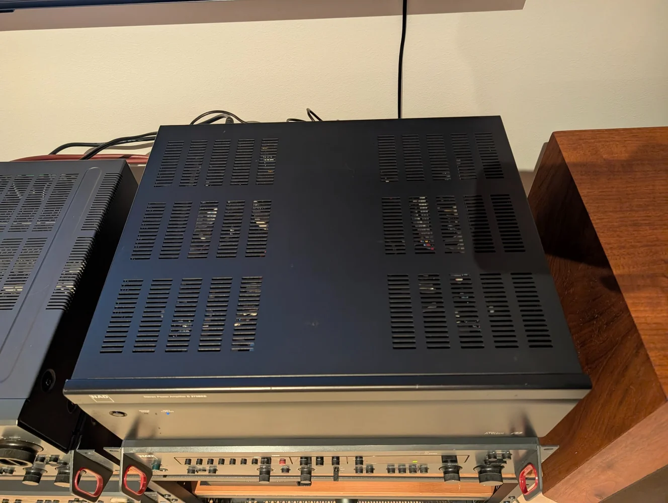 NAD C275BEE Kraftfullt slutsteg p&aring; 600W dynamiskt! - Bild 2 av 3
