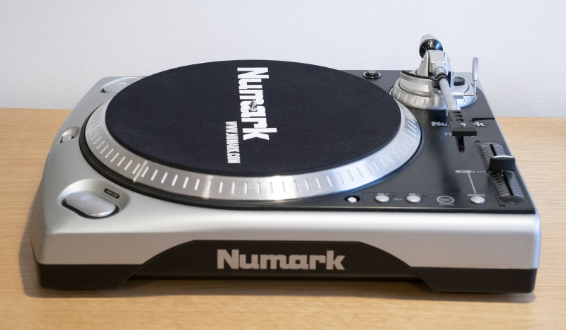 Numark TT200 DJ-Skivspelare med Ortofon Pro S Numark TT200 DJ-Skivspelare med Ortofon Pro S - Bild 1 av 4