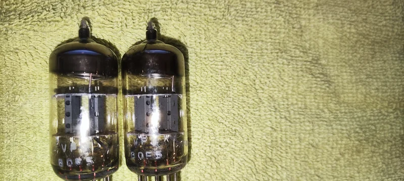 Matchat par Mullard ECC81/12AT7 samma kod fr&aring;n Blackburn-fabriken &aring;r 60! - Bild 2 av 5