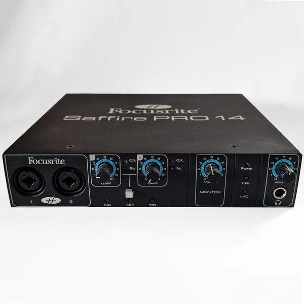 Focusrite Saffire PRO 14 + 3m FireWire-kabel Focusrite Saffire PRO 14 + 3m FireWire-kabel - Bild 1 av 2