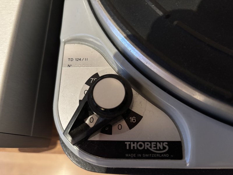 Thorens TD 124 Mk II Thorens TD 124 Mk II - Bild 2 av 3