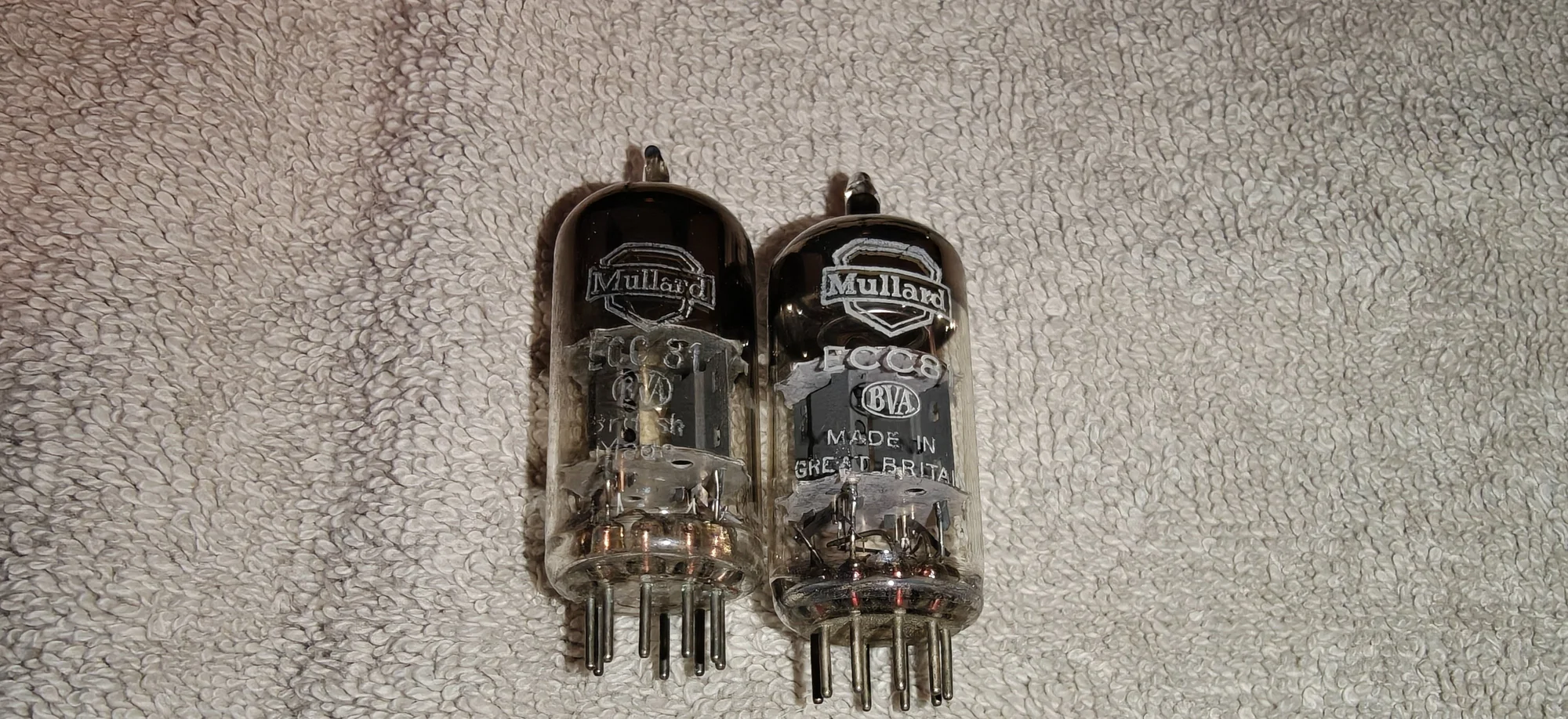 Ett par mullard ECC 81